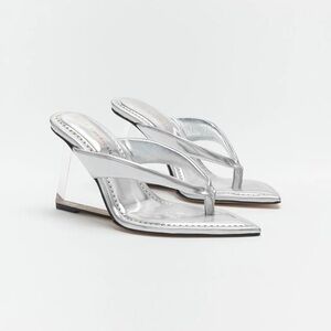 NWB Good American Cinder-f*cking-rella Thong Wedge In Silver Size 9.5